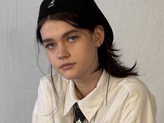 chat room webcam photo LeannMolineaux