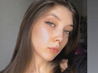 cam girl playing with dildo LienFlanders