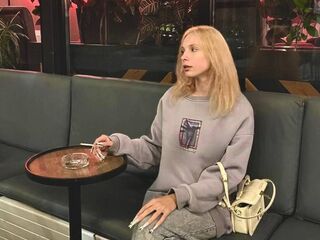 cam girl showing pussy LilaKeehan