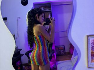 naughty cam girl fingering shaved pussy LilyCastle