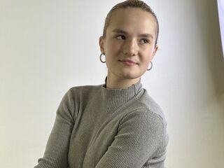 shower webcam LorrianePytko