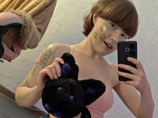 topless webcamgirl LunaWillson