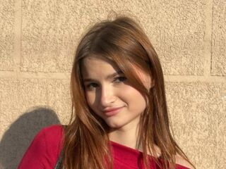 hot girl MadelynWealer