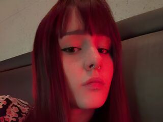 masturbating cam girl MaeveLith