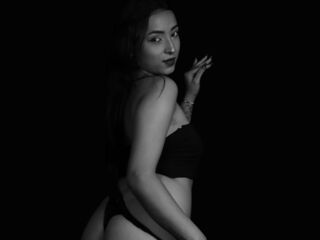masturbating webcam girl MaraLewiski