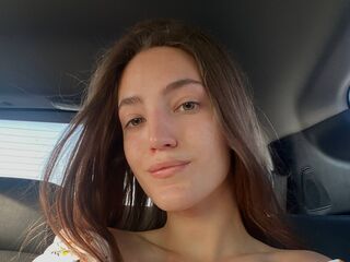 topless camgirl MaryannLiquori