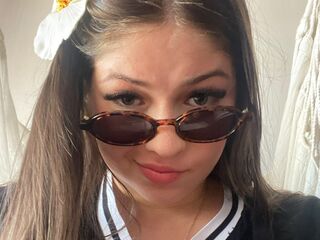 camgirl masturbating with vibrator MiaCelezte