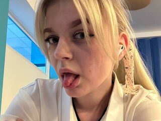 naked girl with webcam masturbating MiaGarbet