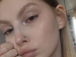 naked girl with webcam masturbating with sextoy MilanaMyst