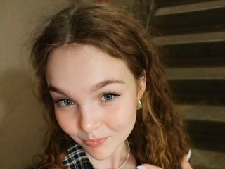 camslut showing tits NorahGrengh