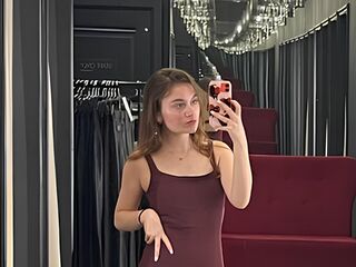 topless webcamgirl OdelynBreed