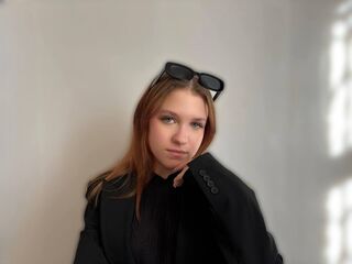 naughty cam girl fingering shaved pussy OnaCostilla