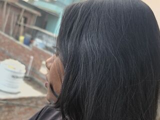 girl showing tits PriyaSengar