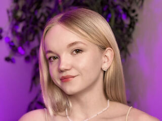 camgirl playing with dildo RoziKate