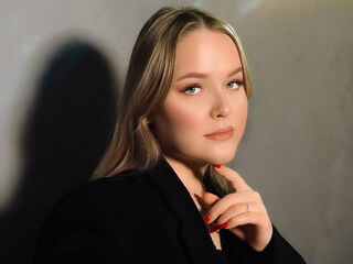 webcam babe chatroom SallySavage