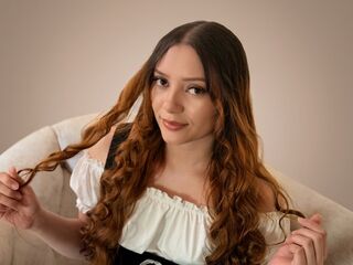 masturbating webcamgirl SaraDrew