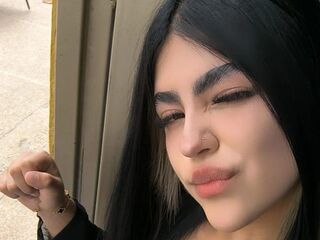 live webcam performer SarahWillow