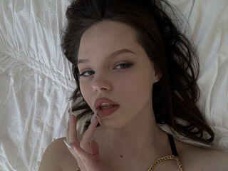 naughty camgirl fingering shaved pussy SelenaNoelle