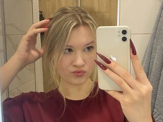 hot chat room SkyeDavi