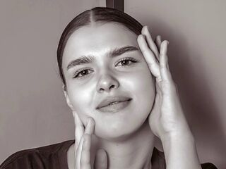 naked girl with webcam masturbating with dildo StephaniRoger