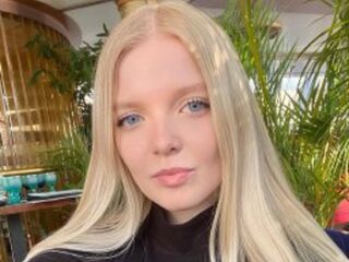 topless webcamgirl SweetAnny