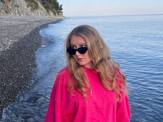 camslut fingering shaved pussy TaraRidec