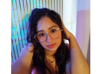 cam girl playing with dildo ThaisRose