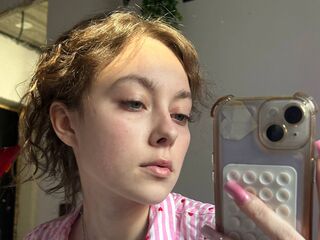 topless camgirl ThuyThorstad