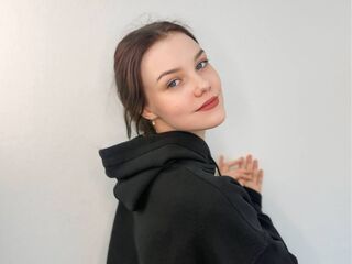 cam girl playing with dildo ToraMendiaz