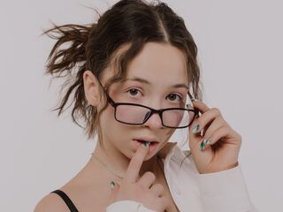 cam girl playing with vibrator TrixieMorgan
