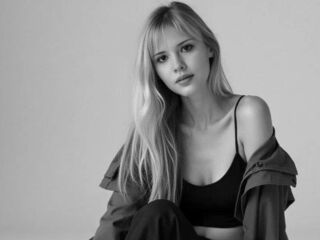 camgirl masturbating with dildo VenicePatlan
