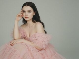 camslut naked YahairaTurnham